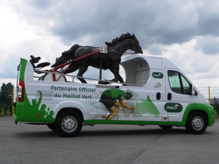 Boxer Cabriolet pour la caravane PMU sur le Tour de France