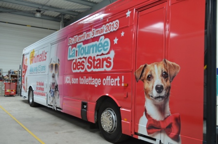 Bus aménagé pour la tournnée ANIMALIS des toilettages offerts...