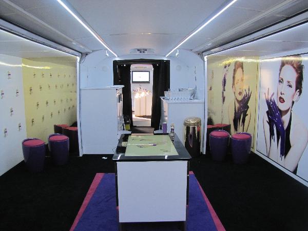 Intérieur YSL le Bus de la Tournée