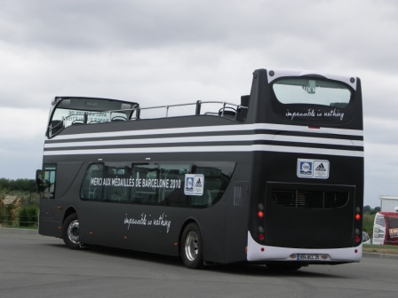 Bus impériial Adidas pour les Champions