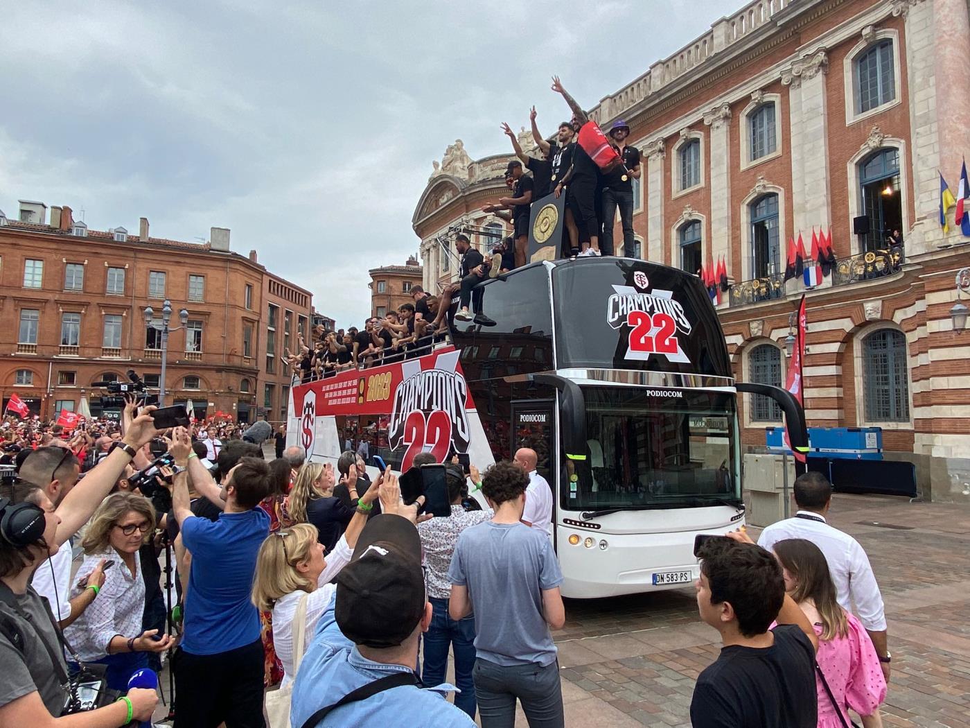 Bus à impériale : défilé des champions du Top 14