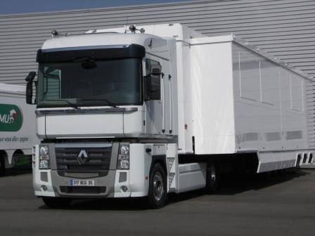 Camion événementiel extensible de 65 m²