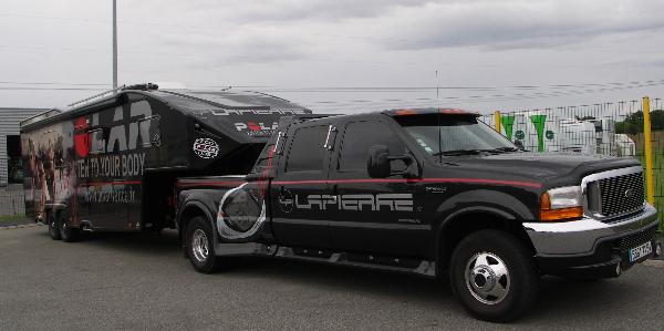 Caravane américaine aménagé et gros pick up ford américain 