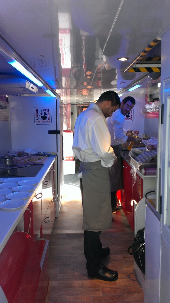 Le bus cuisne des chefs étoilés