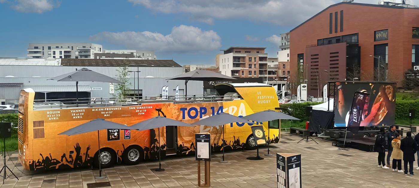 Bus open aménagé pour le Top 14 Extra Tour