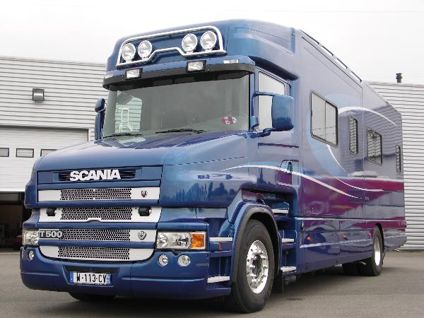 Scania 500 aménagé en camping car ou loges mobiles
