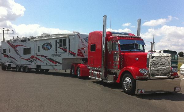 Truck peterbilt avec caravane américaine