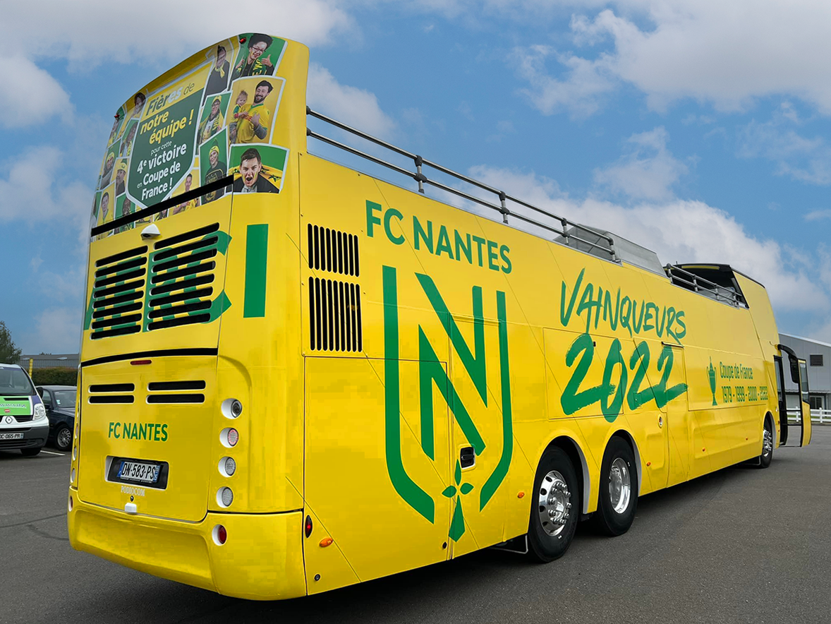 Bus impérial défilé des champions de France 2022 de football FC NANTES