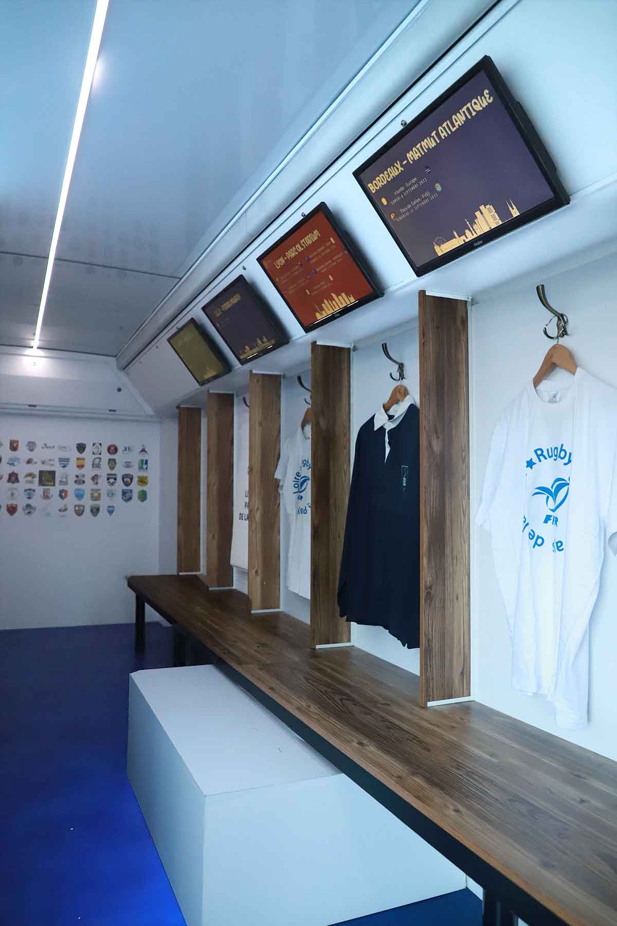 Bus impérial aménagement intérieur pour évènement sportif équipe de rugbyman professionnels