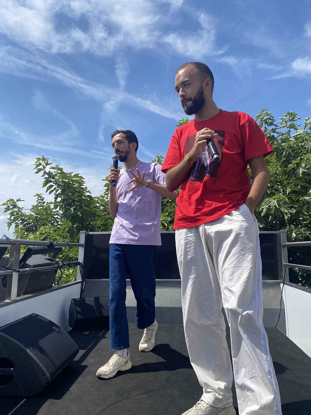 Bus impérial toit ouvert scène mini concert Big Flo et Oli tournée évènementielle