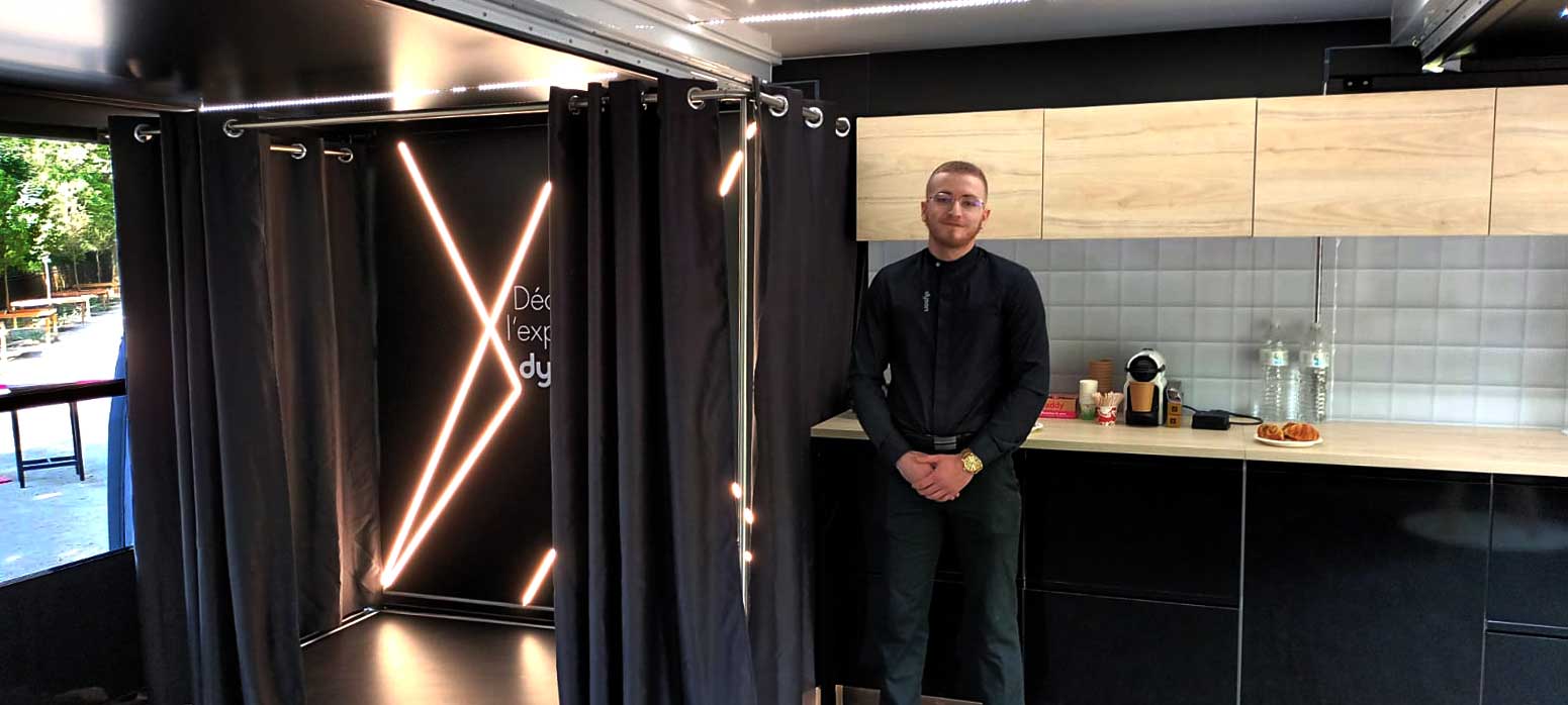 Showroom mobile pour un roadshow promotionnel