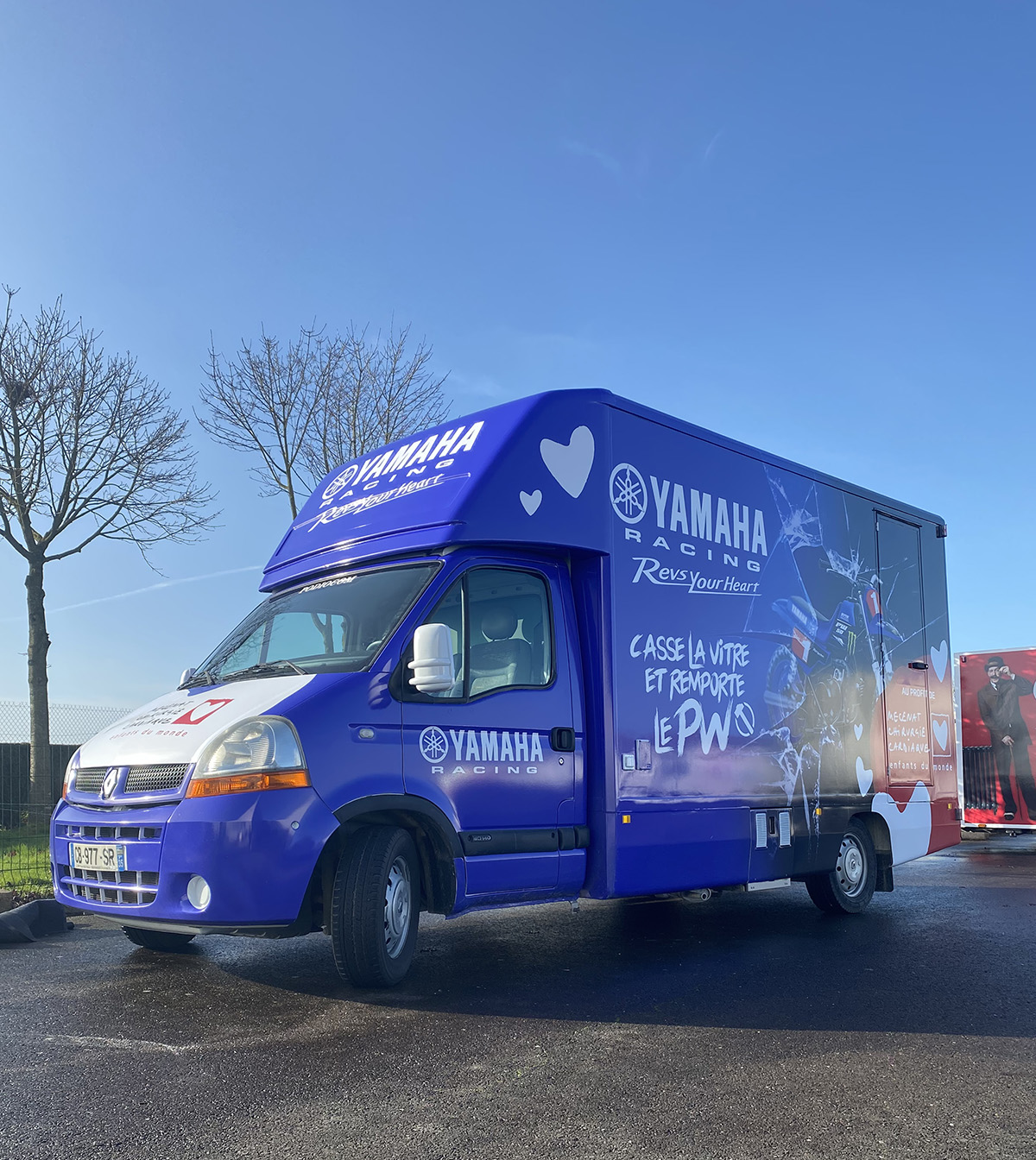 New podium, camion podium, location de véhicules événementiels