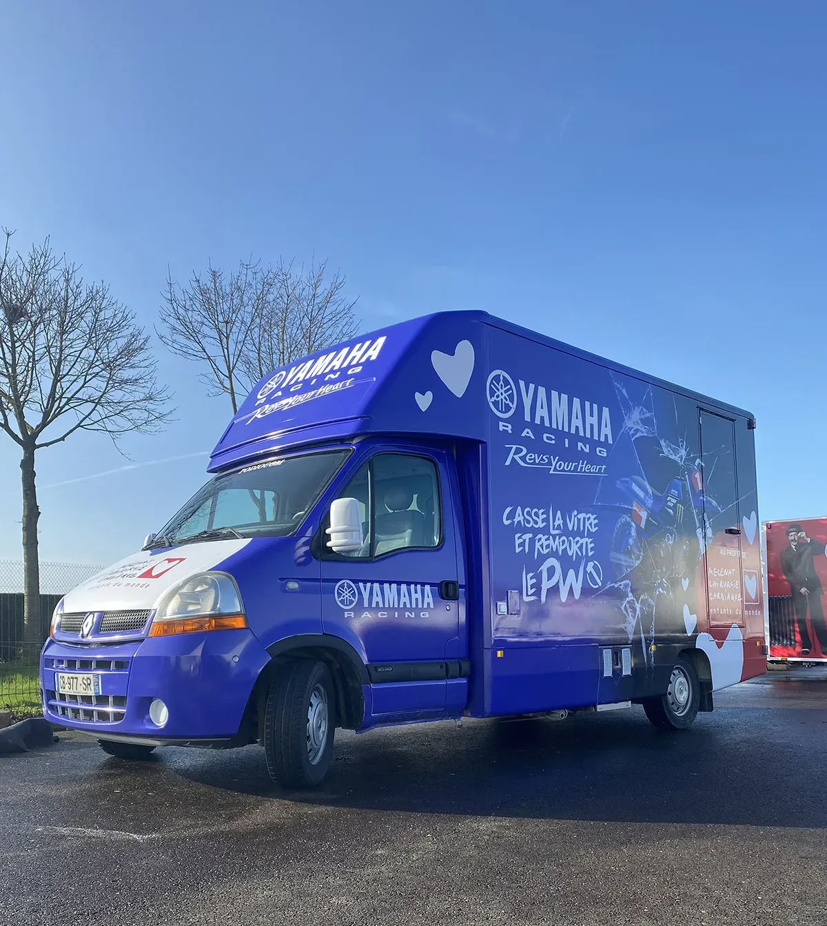 New podium, camion podium, location de véhicules événementiels