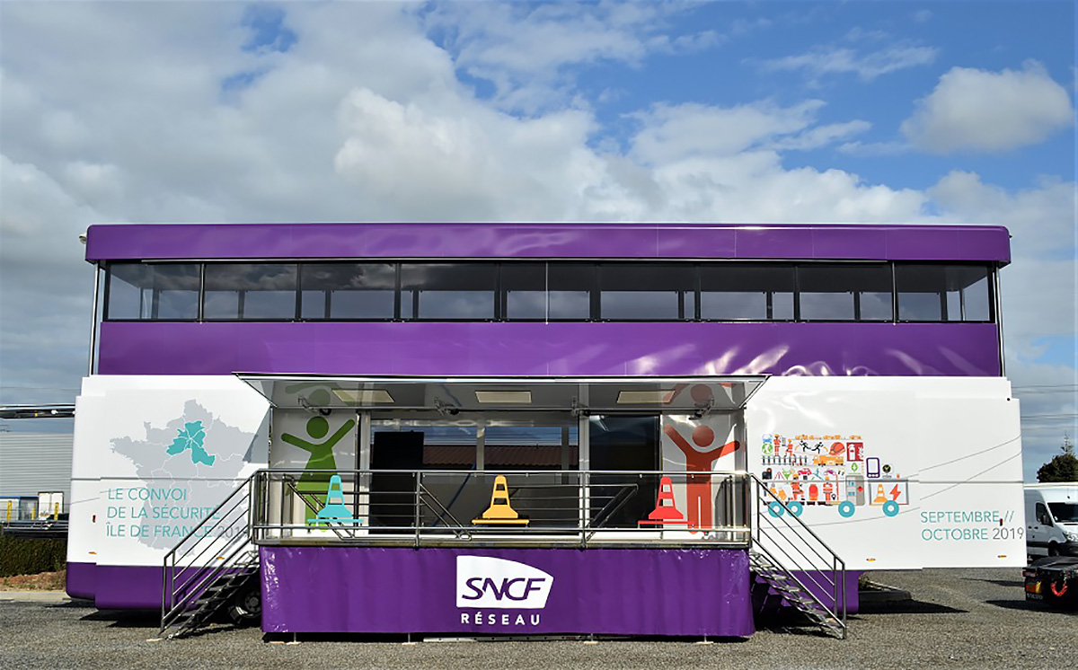 Exposition d´une semi VIP pour la SNCF créée par Podiocom