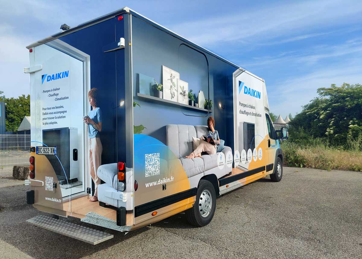 Véhicule utility décoré par Podiocom pour le roadshow publicitaire de la société Daikin